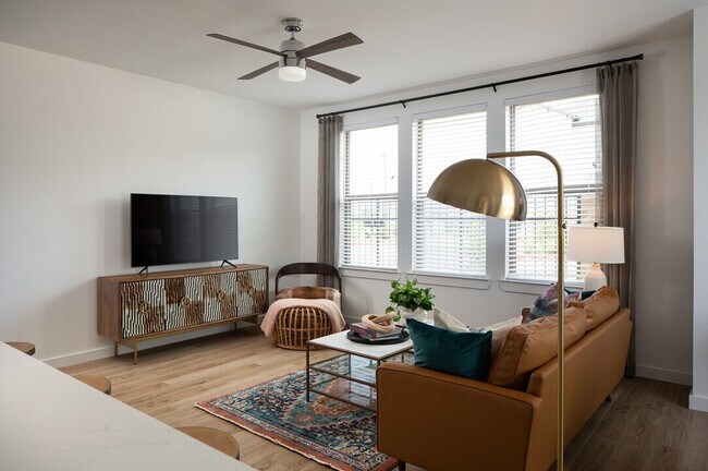 Foto del edificio - Double the Perks: 8 Weeks Free + Gift Card on Select Units!