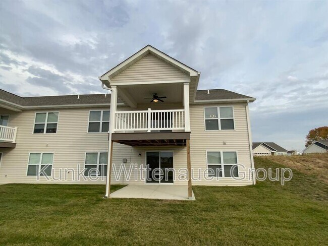 Foto del edificio - 812 Applewood Creek Dr