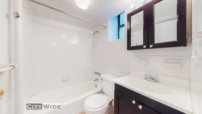 Building Photo - 320 E 93rd St