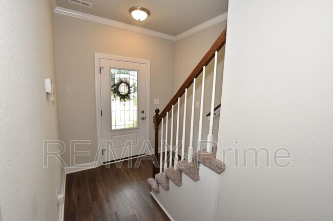 Building Photo - 1302 Hawthorne Dr