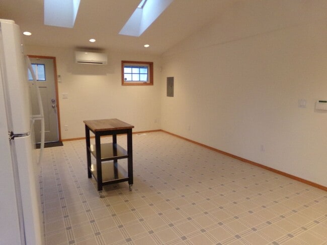 Foto del edificio - 1 BR, 1 BA ADU ~WATER/SEWER/GARBAGE/ELECTRIC INCLUDED!