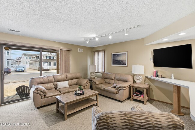 Building Photo - 21 Brown Ave