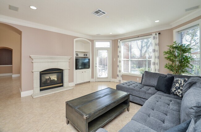 Foto del edificio - 5835 Stratford Gardens Dr