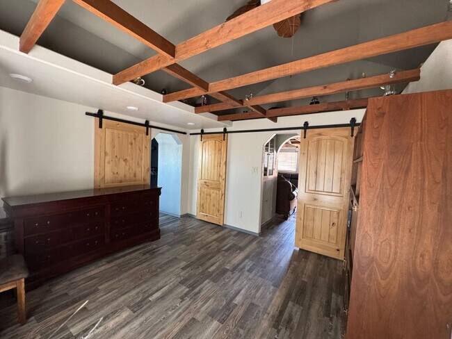 Foto del edificio - Fully furnished large 1 bedroom