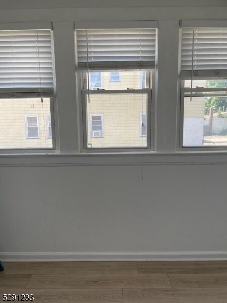 Foto del edificio - 150 Lincoln Ave