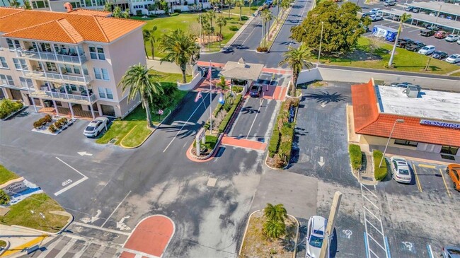 Building Photo - 7400 Sun Island Dr S