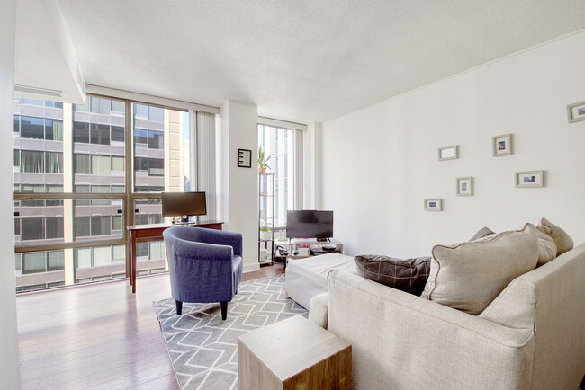 Foto del edificio - 230 E Ontario St