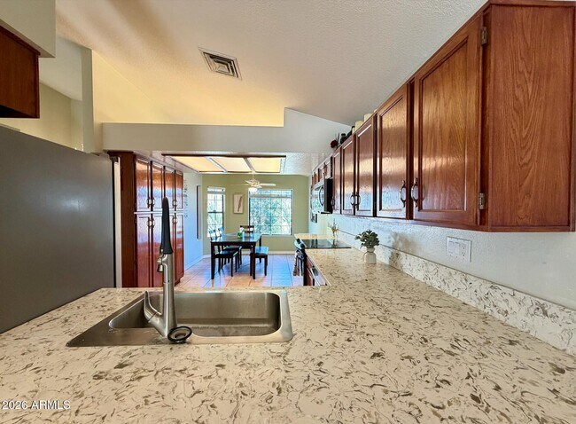 Foto del edificio - 1396 N 87th St