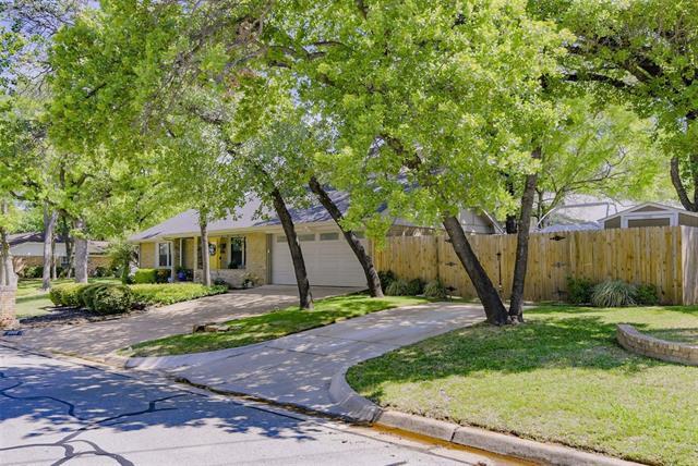 Building Photo - 2205 Prestonwood Dr