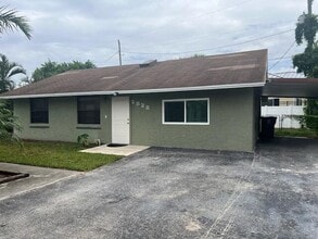 Building Photo - 2828 Hinda Rd