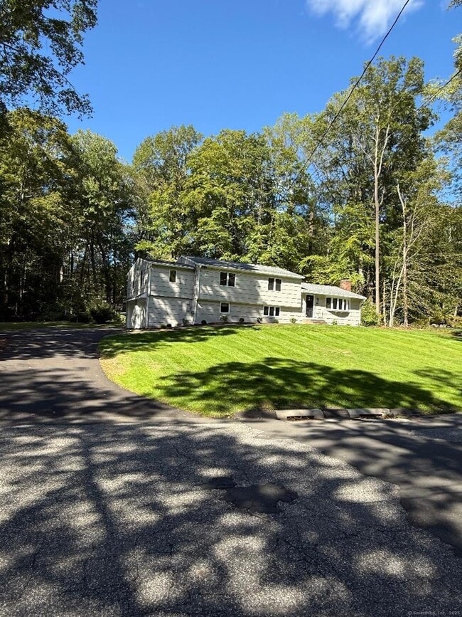 Building Photo - 48 Crestwood Rd