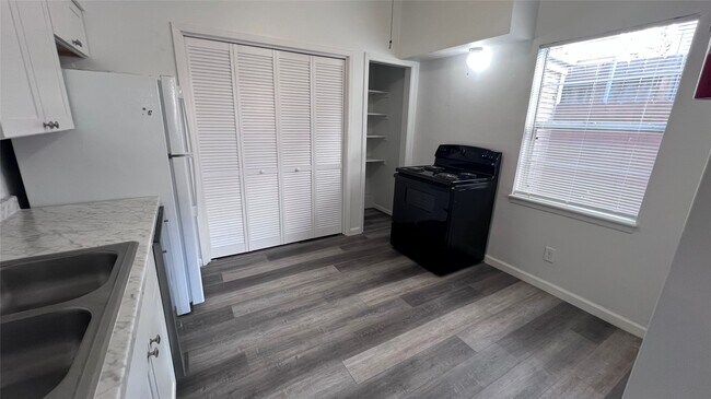 Foto del edificio - 1325 Herkimer St