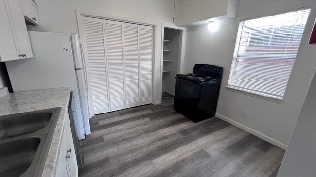 Building Photo - 1325 Herkimer St