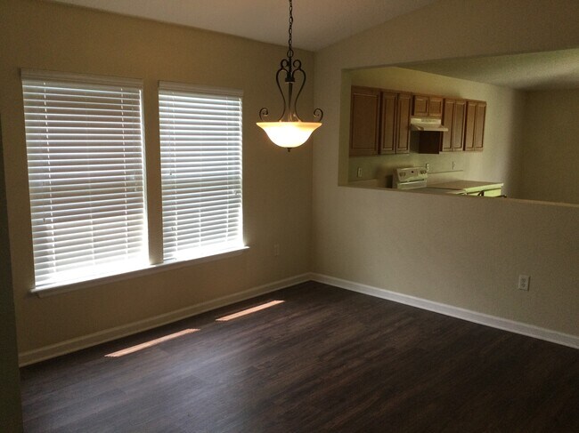 Foto del edificio - 422 Bostwick Cir