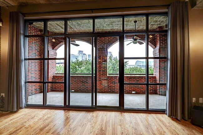 Foto del edificio - 505 Bastrop St