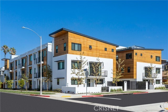 Building Photo - 5939 Pickford St