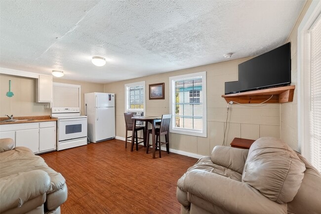 Building Photo - 1012 12th St