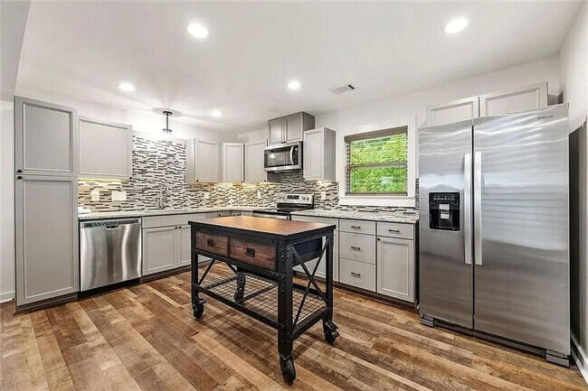 Foto del edificio - 323 Anderson Ave NW