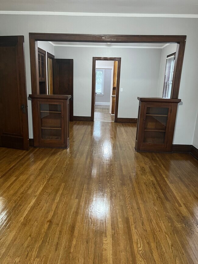 Foto del edificio - 1145 Raymond Ave