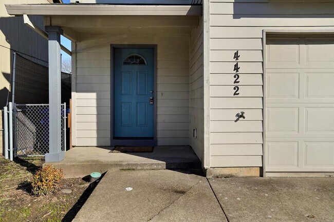 Foto del edificio - 4422 Remington Pl NE