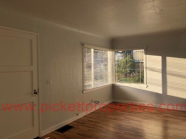 Foto del edificio - Remodeled Mannett Duplex with Peekaboo Views