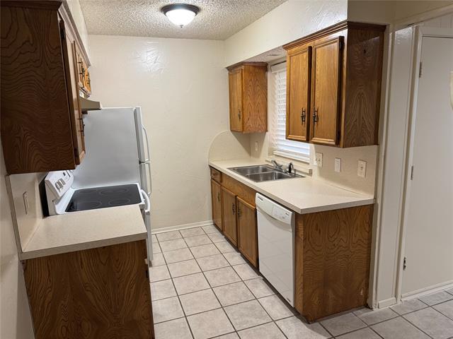 Building Photo - 901 Bluebird Dr