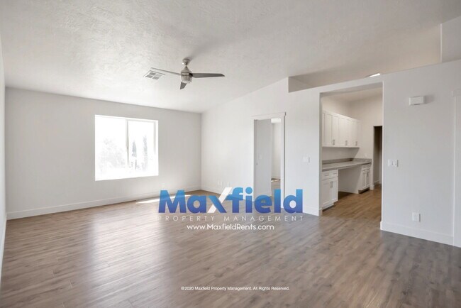 Foto del edificio - Upstairs Unit - St George - Near Costco and Home Depot Available Now - 3 BD 2 BA 2 GAR
