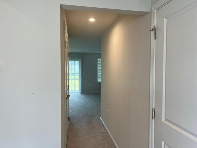 Building Photo - 1007 Romeria Dr
