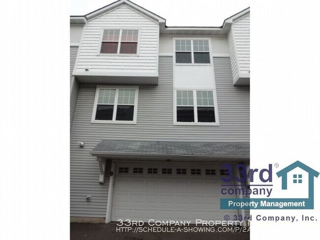 Building Photo - Modern Townhome in Maplewood