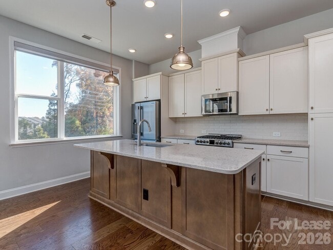 Foto del edificio - 5862 Ardrey Kell Rd