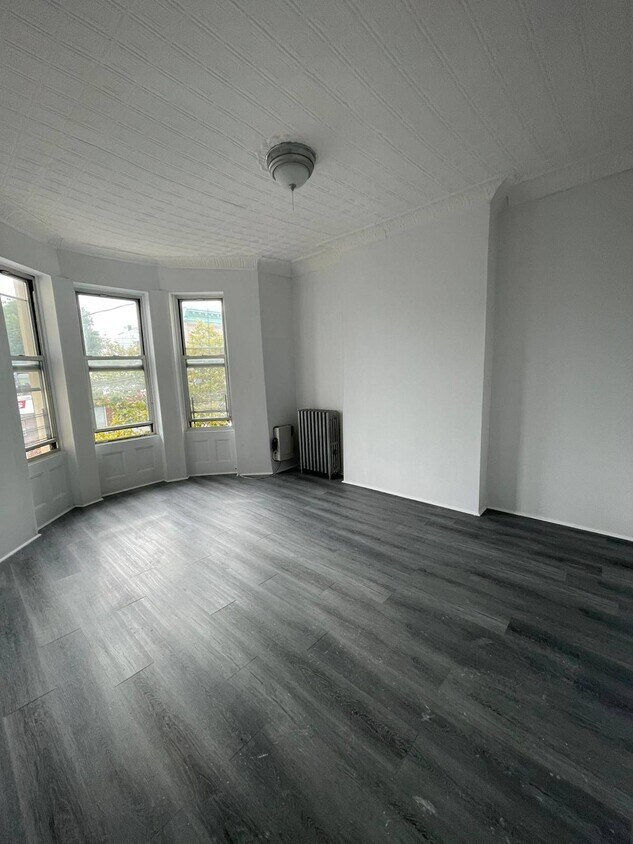 Building Photo - 1065 39th St