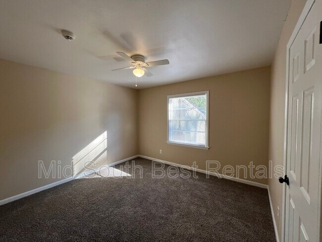 Foto del edificio - 1689 Martha Dr