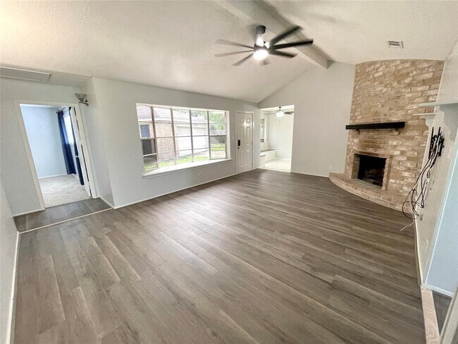 Foto del edificio - 16515 Forest Bend Ave