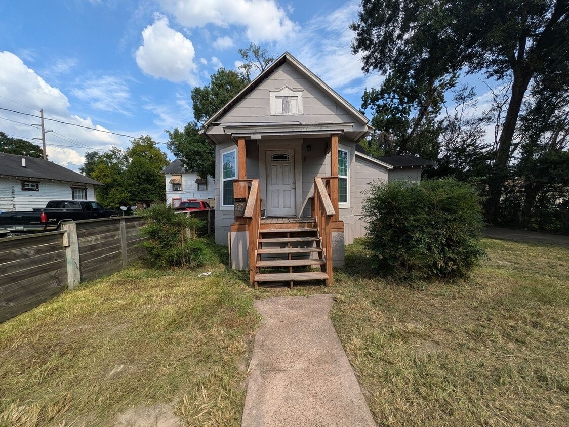 Primary Photo - 2423 Ave C
