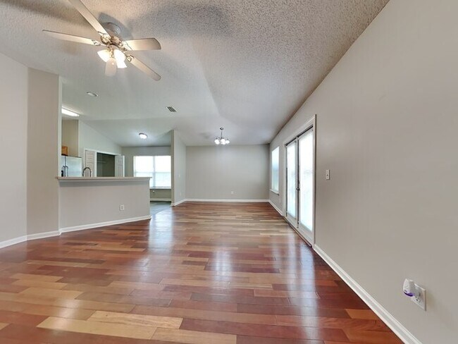 Foto del edificio - 12678 Ayrshire St E