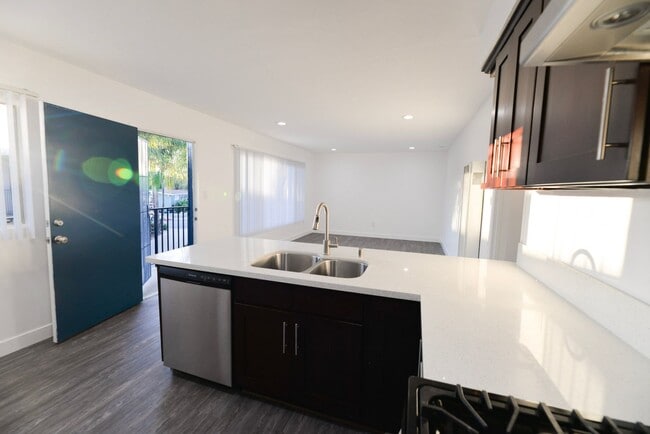 Building Photo - 247 Avenida Del Poniente