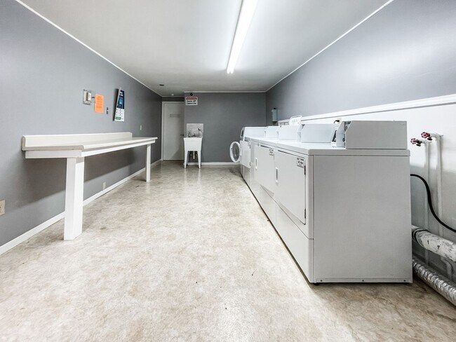 Foto del edificio - Cozy 1 Bedroom Apartments! Pet friendly! On-Site Laundry!