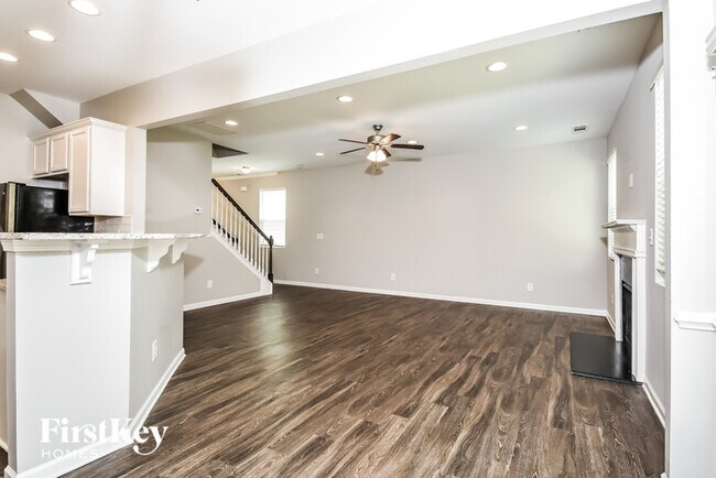 Foto del edificio - 641 Royal Crest Ct
