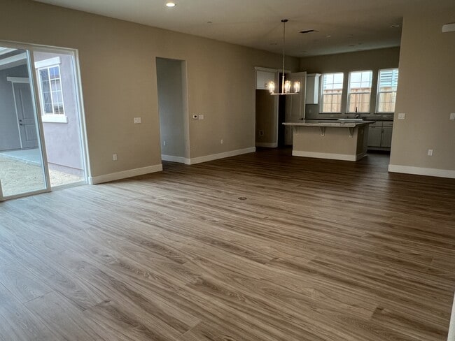 Building Photo - 3068 El Capitan Dr