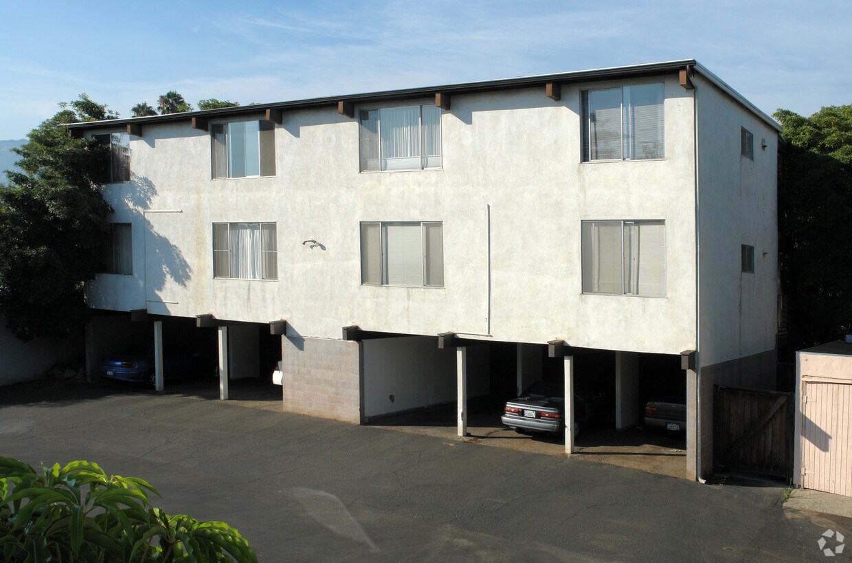 Building Photo - 1709 Chapala St