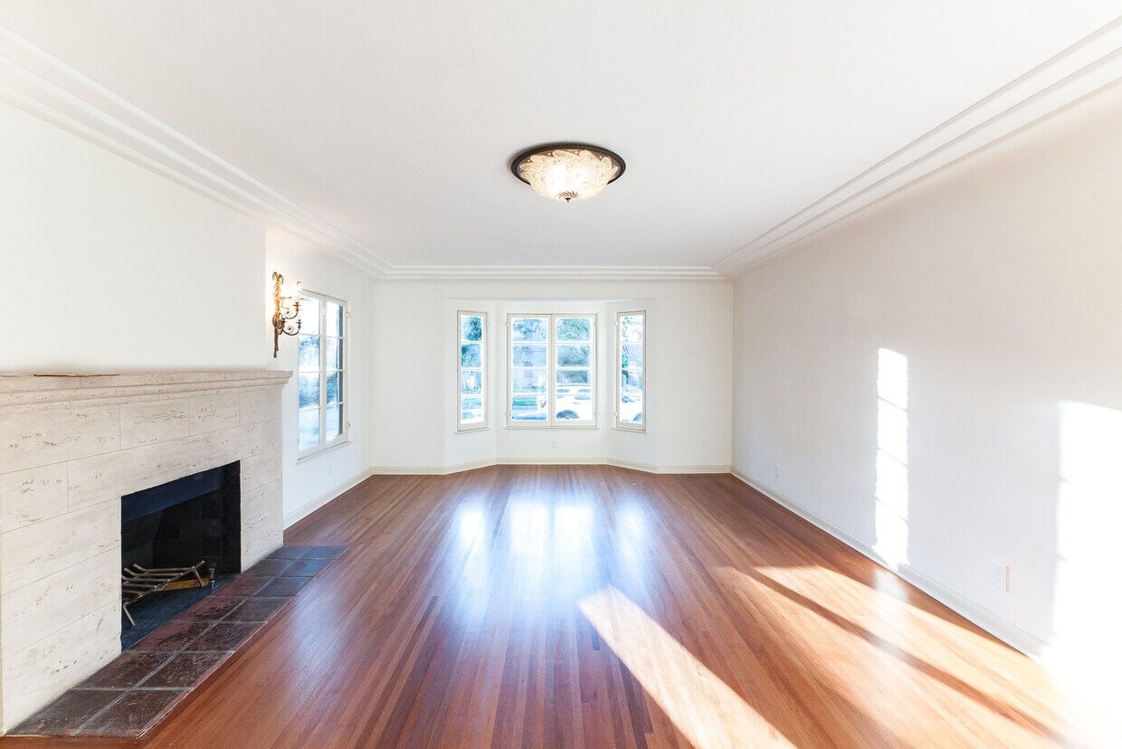 Photo - 1064 S Genesee-