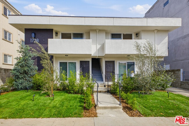 Foto del edificio - 1738 Colby Ave