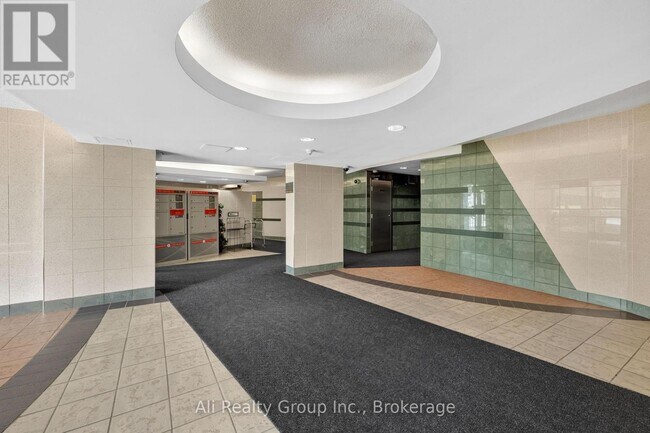 Building Photo - 2020 Jasmine Crescent