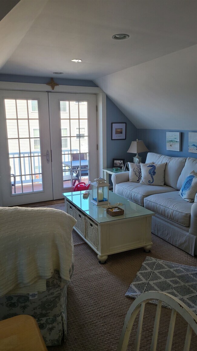 240 Ocean Blvd, Seabrook, NH 03874 Room for Rent in Seabrook, NH