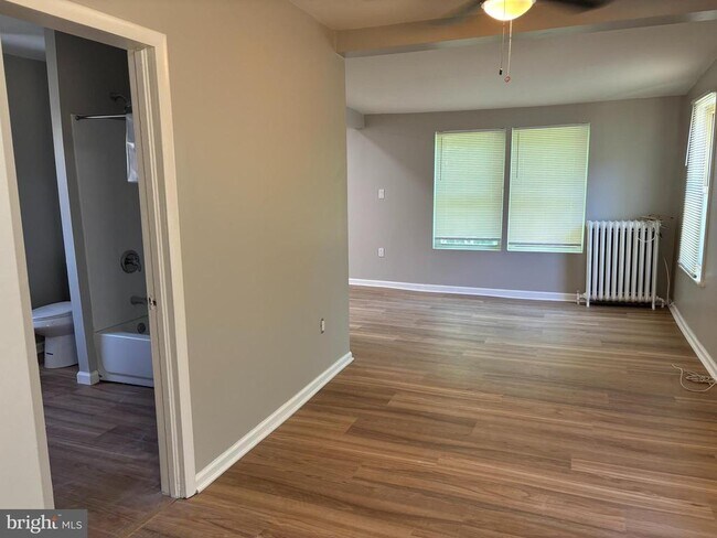 Building Photo - 157 Clifton Ave