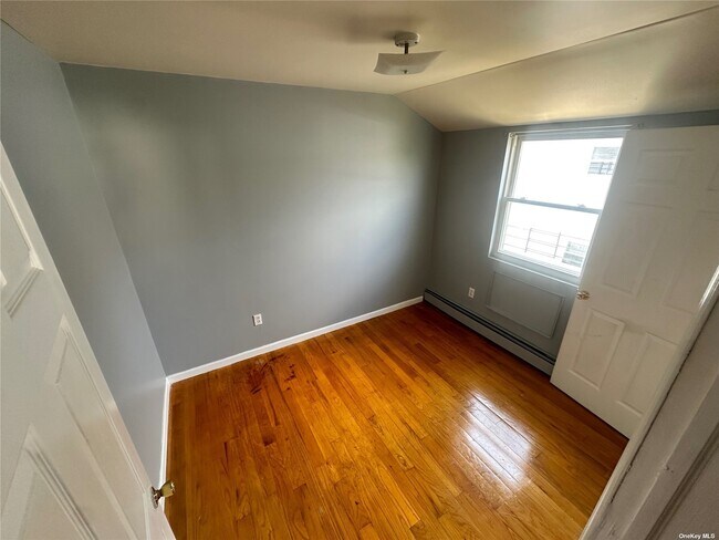 Foto del edificio - 643 Beach 68th St