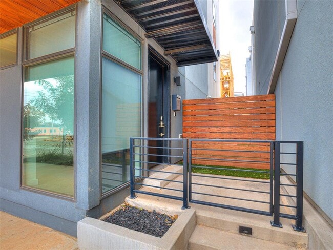 Building Photo - 825 NW 6th St