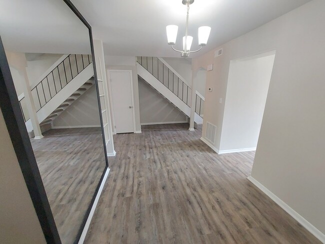 Building Photo - 804 Biltmore Dr