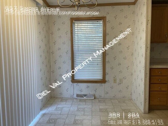 Building Photo - 857 Simons Ave