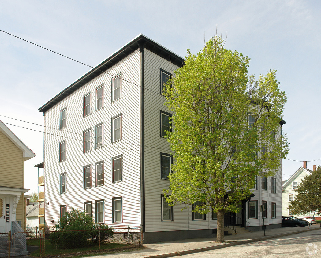 Building Photo - 66 School St